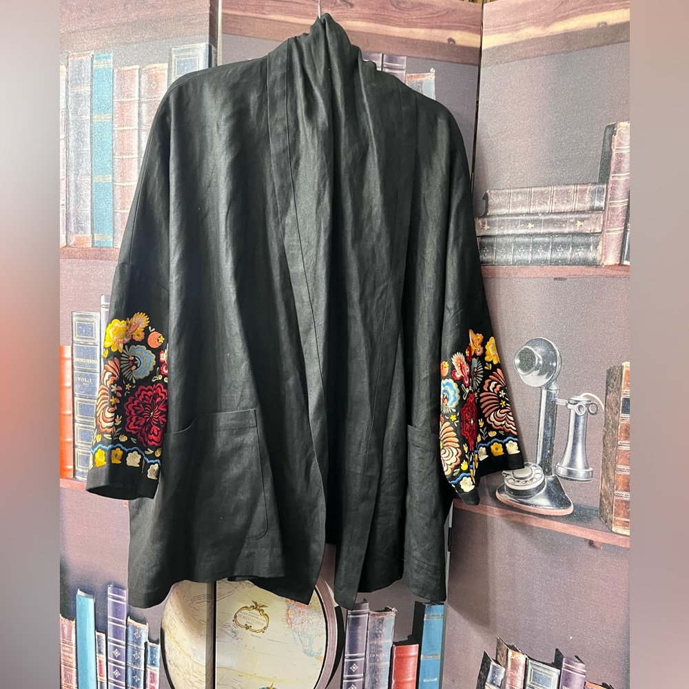 Vintage 1990’s Andrea Jovine Black Cape Folkloric Colorful Embroidery Sz Small